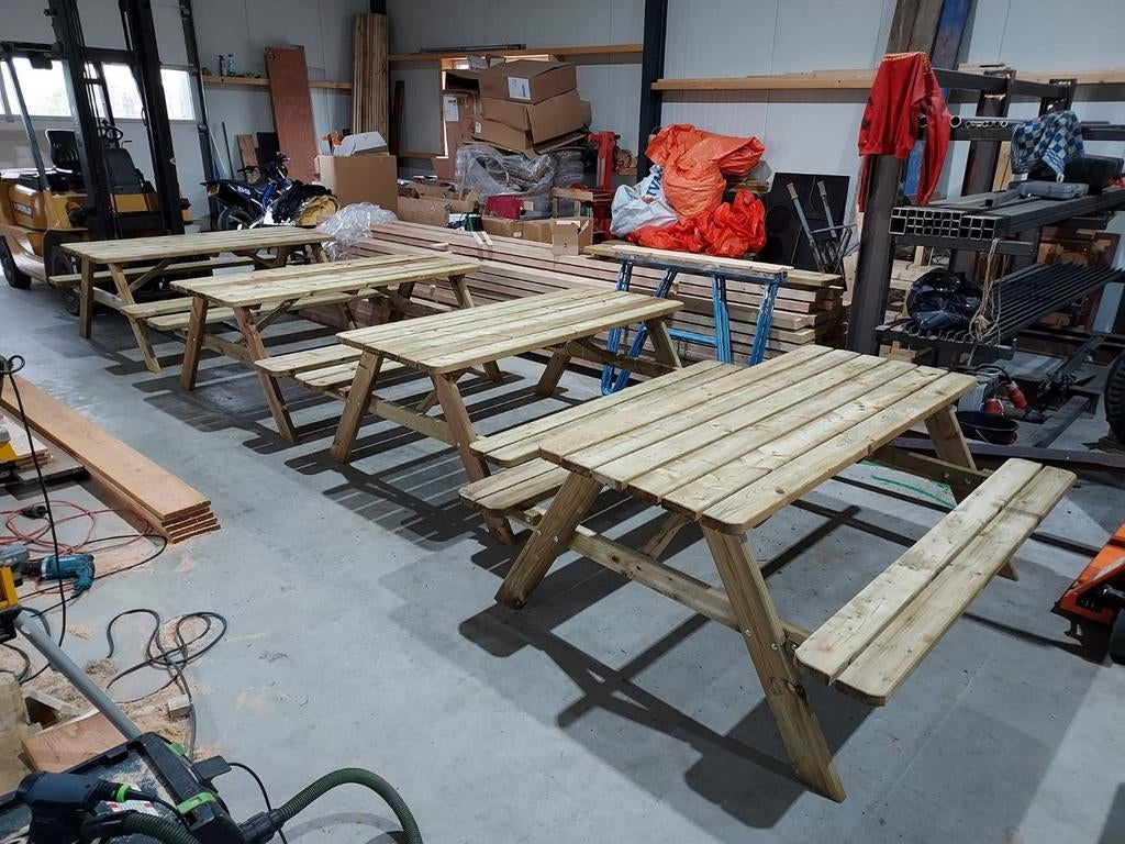 Nieuwe houten picknicktafel met opklap-banken., Ophalen, Nieuw, Rechthoekig, Hout