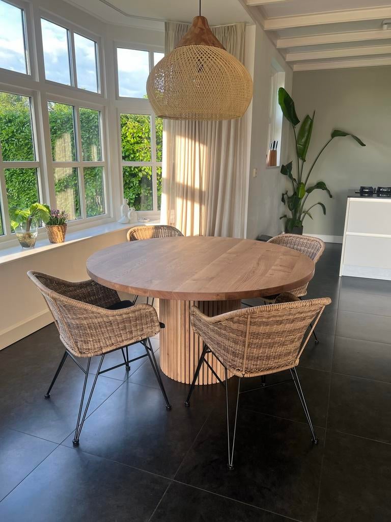 Jouw perfecte ronde eiken tafel met ‘latjespoot’