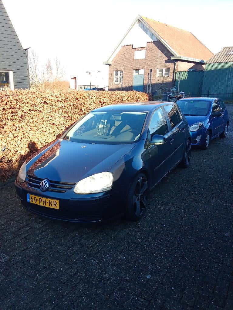 Volkswagen Golf 1.6 16V FSI 85KW 5D 2004 Blauw . moet weg, Auto's, Voorwielaandrijving, 4 cilinders, Blauw, 620 kg