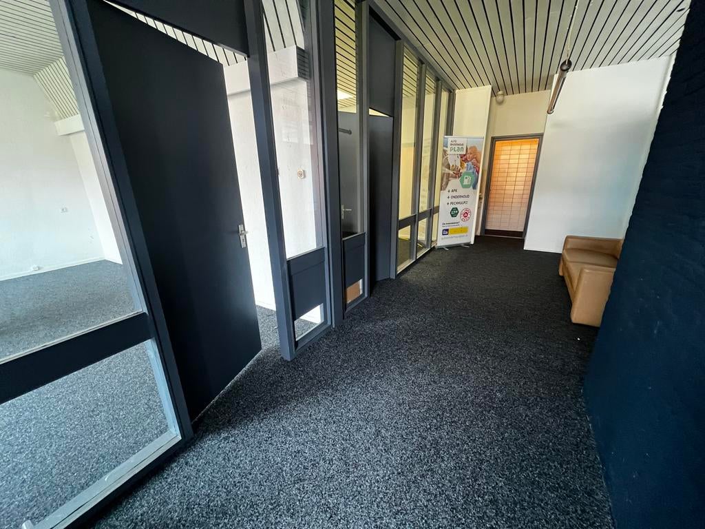 Kantoorruimtes + hal te huur in Assen, Industrieweg 26, Zakelijke goederen, 20 m², Huur, Kantoorruimte