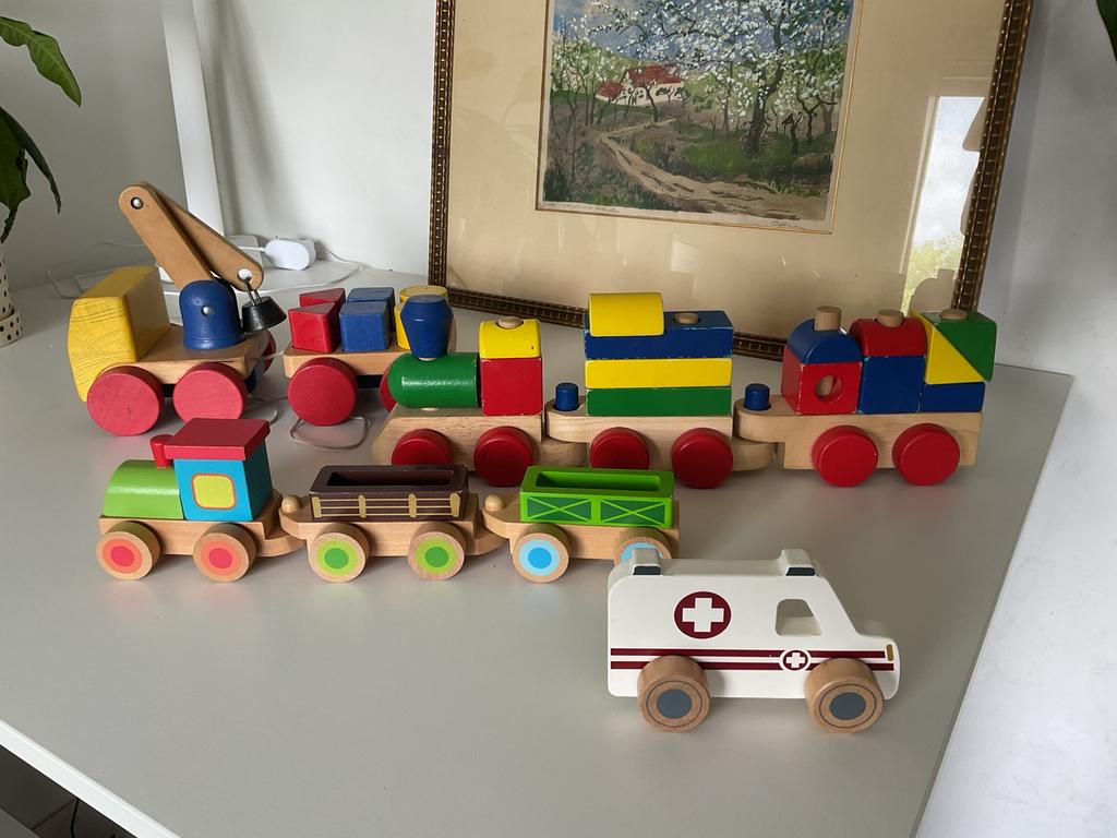 Houten trein, vrachtwagen en ambulance, puzzels + tractor, Kinderen en Baby's, Speelgoed | Houten speelgoed, Gebruikt, Duw- of Trekspeelgoed