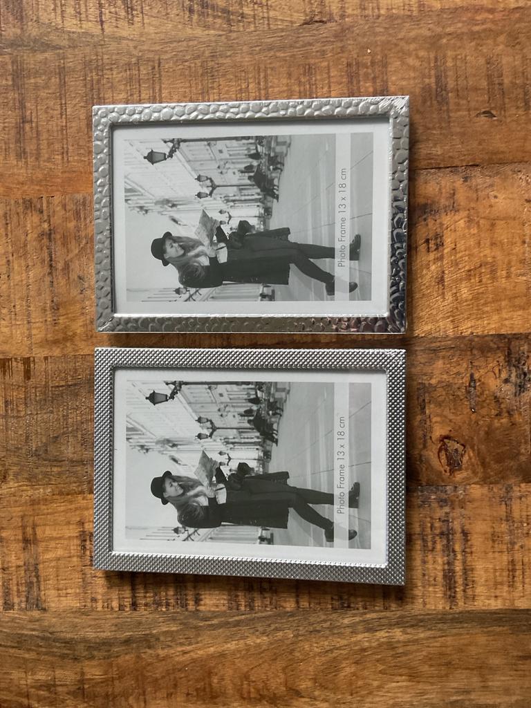 Twee zilver kleurige fotolijstjes 13x18 cm, Audio, Tv en Foto, Fotografie | Fotolijsten, Ophalen of Verzenden, Nieuw
