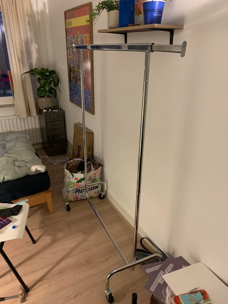 Kledingrek, verchroomede ijzer buis, Ophalen, Zo goed als nieuw, 150 tot 200 cm