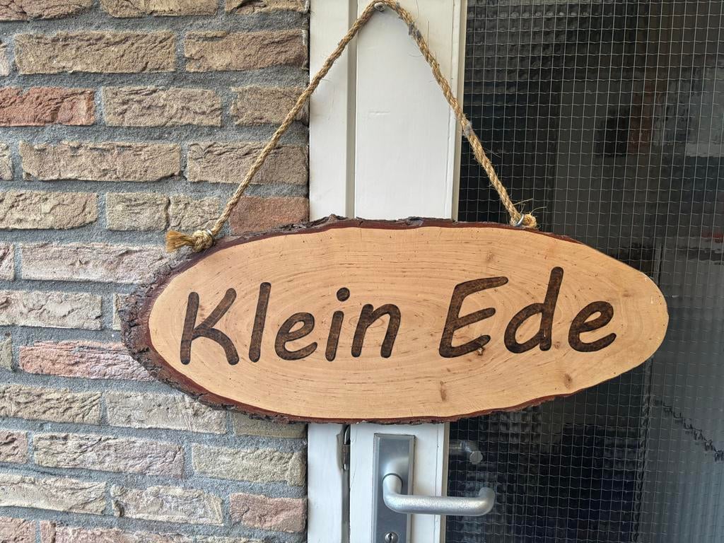 Houten bordje 'Klein Ede' met touw, Ophalen of Verzenden, Gebruikt