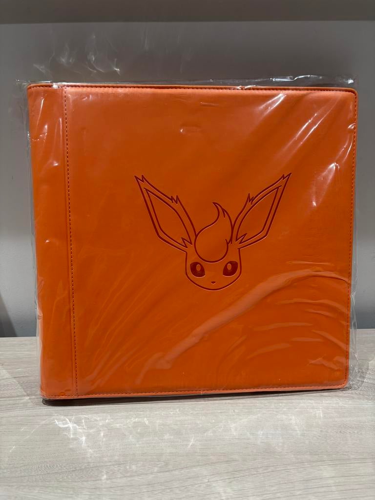 Eevee Flareon VMAX 12-Pocket Binder china exclusive map, Ophalen of Verzenden, Nieuw