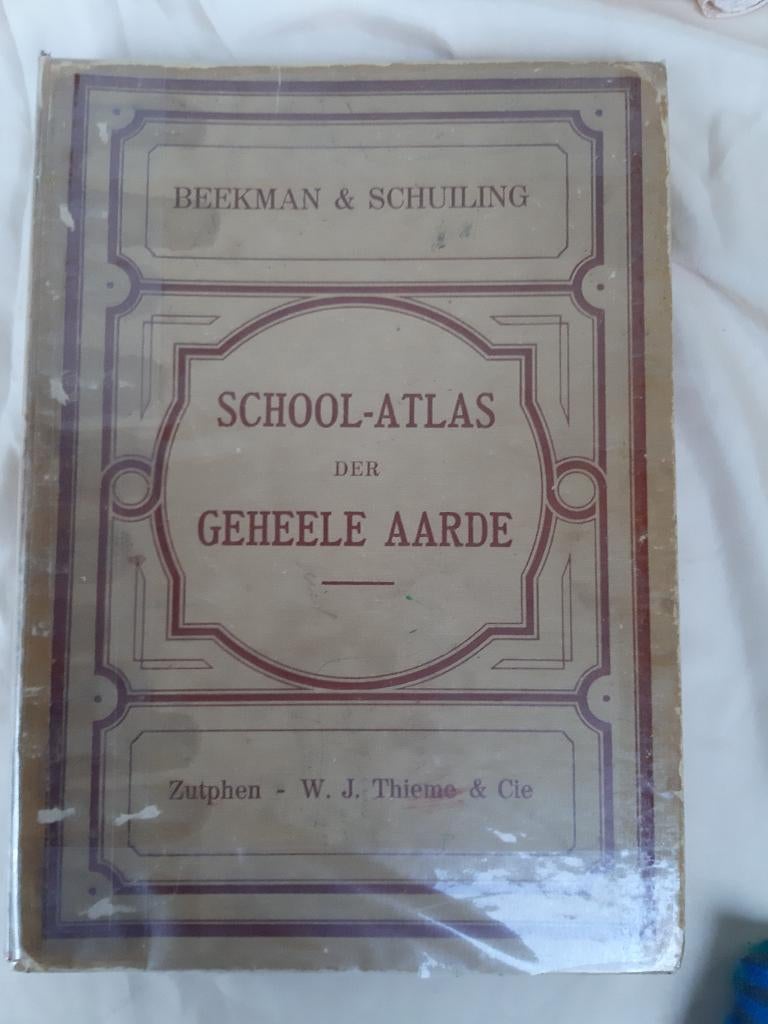 Schoolatlas der gehele wereld, uit 1927, achtste druk. In ze, Boeken, Atlassen en Landkaarten, Ophalen, Van Beekman & Schuiling.