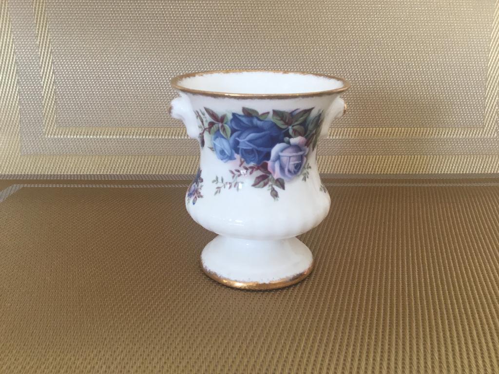 Royal Albert MOONLIGHT ROSE LEPELVAASJE, Ophalen of Verzenden
