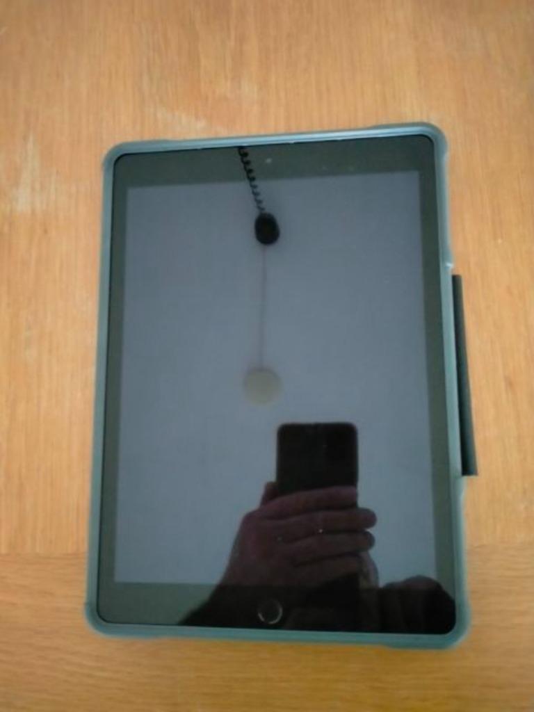 apple ipads a1822, 10 inch, Gebruikt, 32 GB, Apple iPad