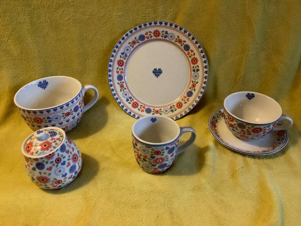 Servies  - set Kakelbont Yvon Jaspers € 15,00., Ophalen, Overige typen, Zo goed als nieuw, Overige stijlen