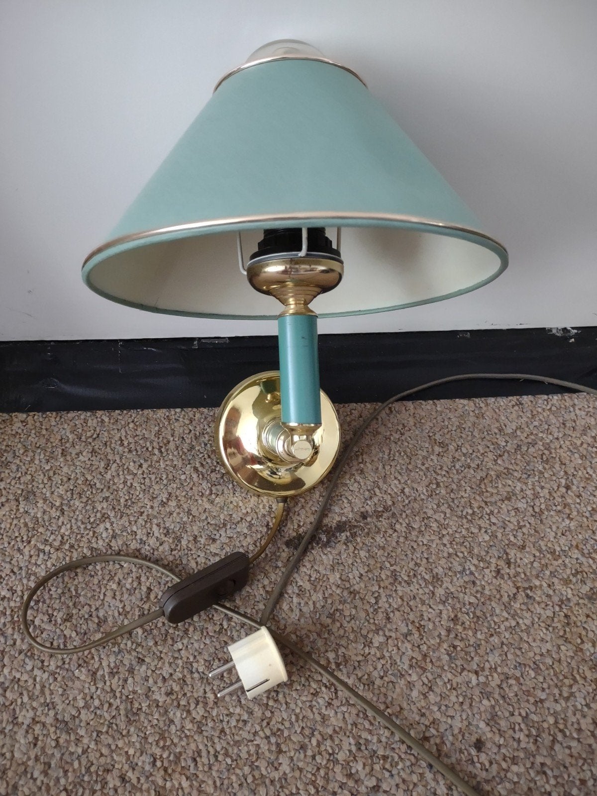 Muurlamp, Ophalen