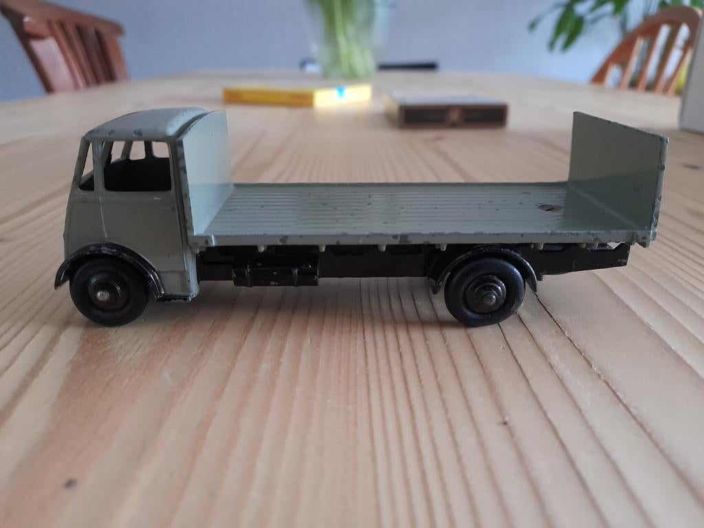 Dinky toys Guy with Tailboard, Hobby en Vrije tijd, Ophalen of Verzenden, Gebruikt, Auto, Dinky Toys