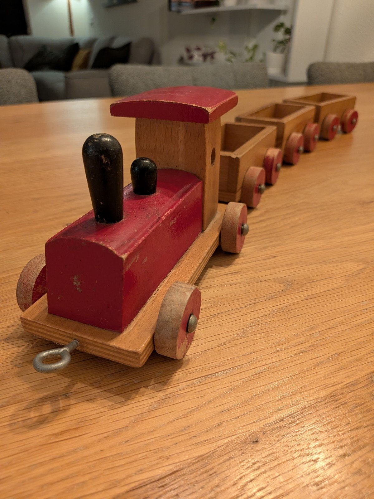 Houten speelgoed trein, Ophalen