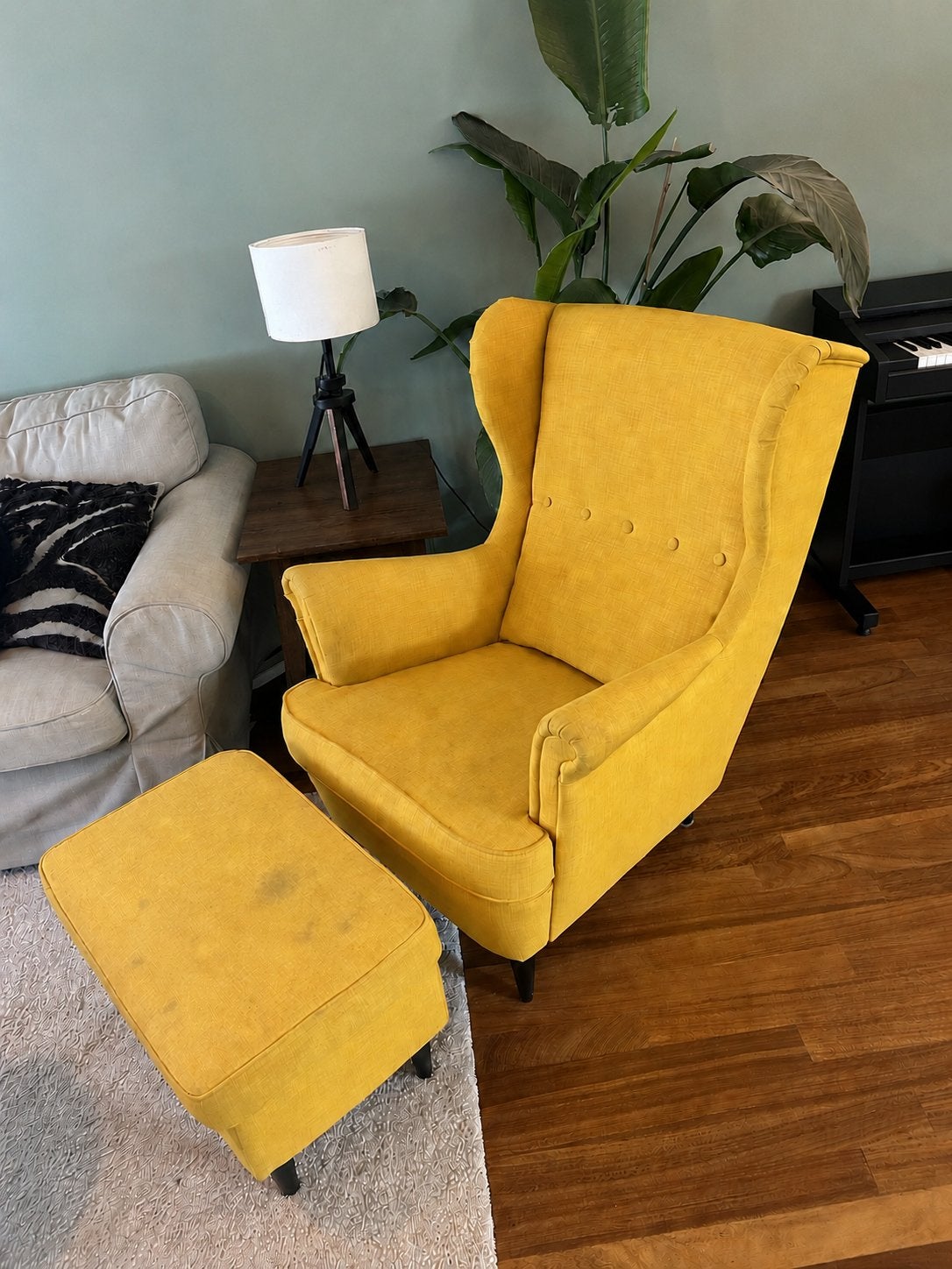 IKEA Strandmon fauteuil met voetenbank - Oker Geel, Huis en Inrichting, Fauteuils, Ophalen, Gebruikt, Stof, 75 tot 100 cm