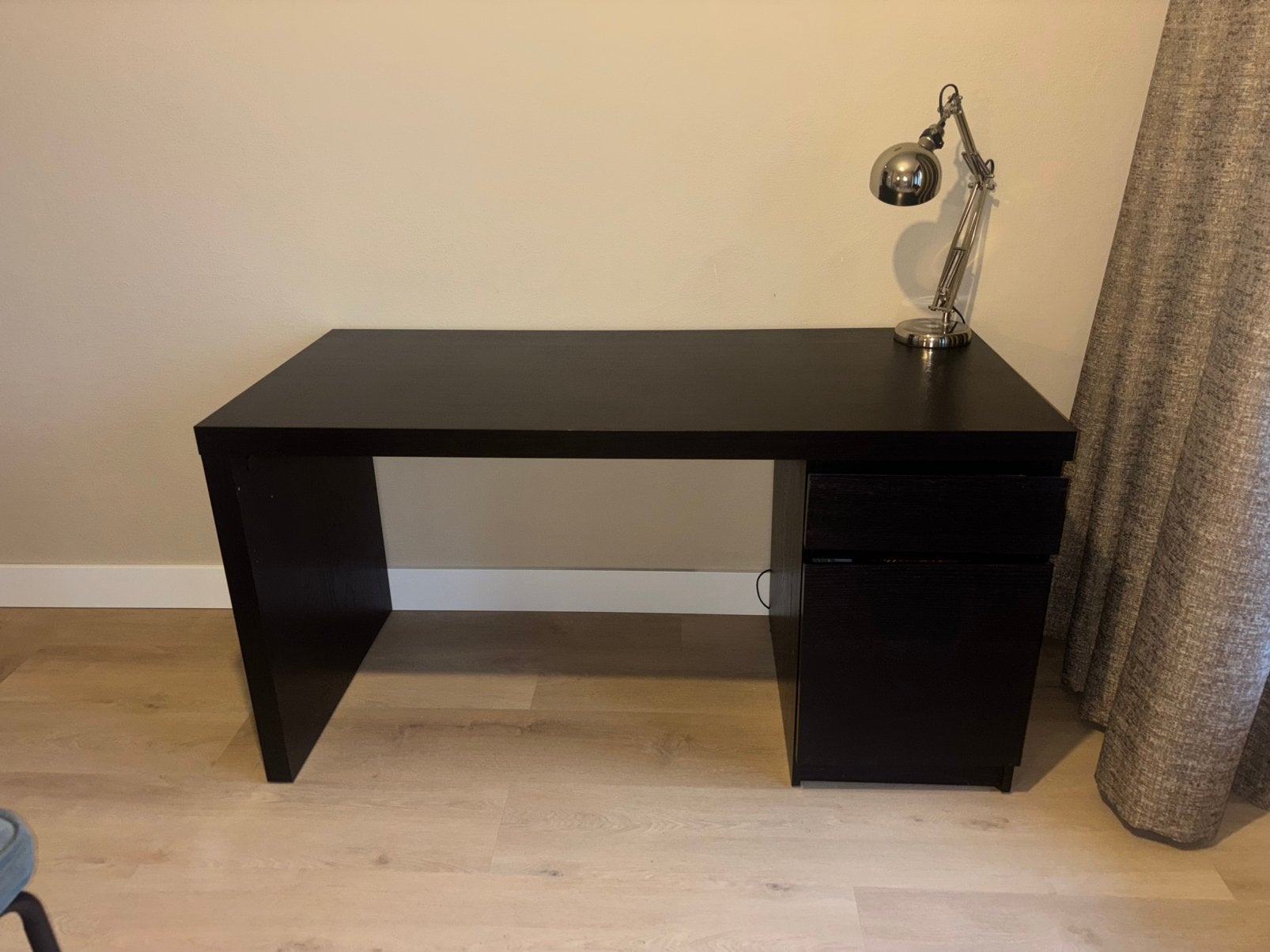 Zwart bureau, Ophalen, Gebruikt