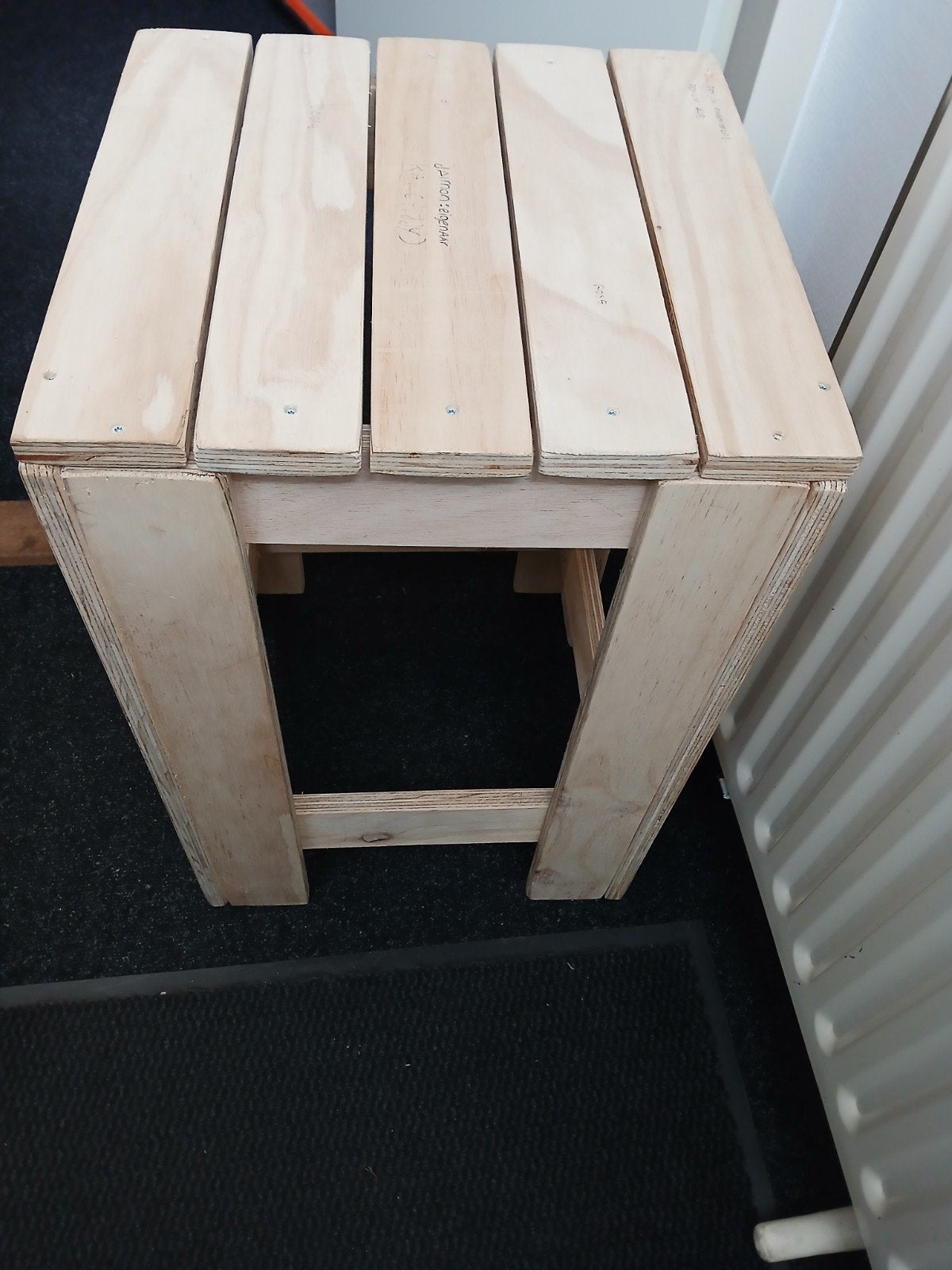 Houten krukje / tafel, Ophalen, Gebruikt, Hout