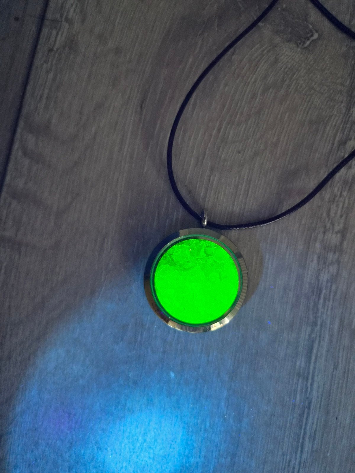 Uranium glas gevulde hanger 34mm, Ophalen of Verzenden, Gebruikt, Glas of Kristal