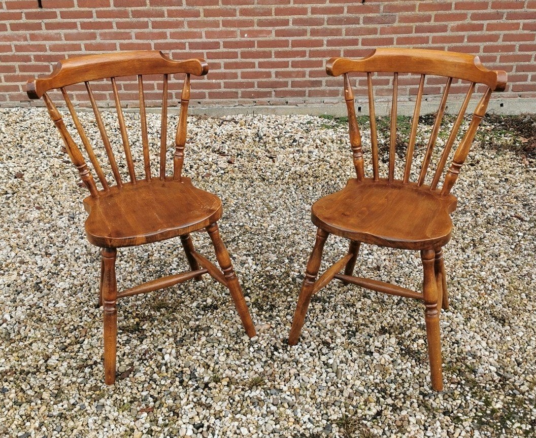 Set van 2 vintage spijlenstoelen (Windsor?), Ophalen