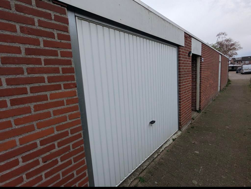 Garagedeur oud ijzer gratis - Wit, gebruikt, inclusief rails, Ophalen, Gebruikt, 120 cm of meer, Garagedeur