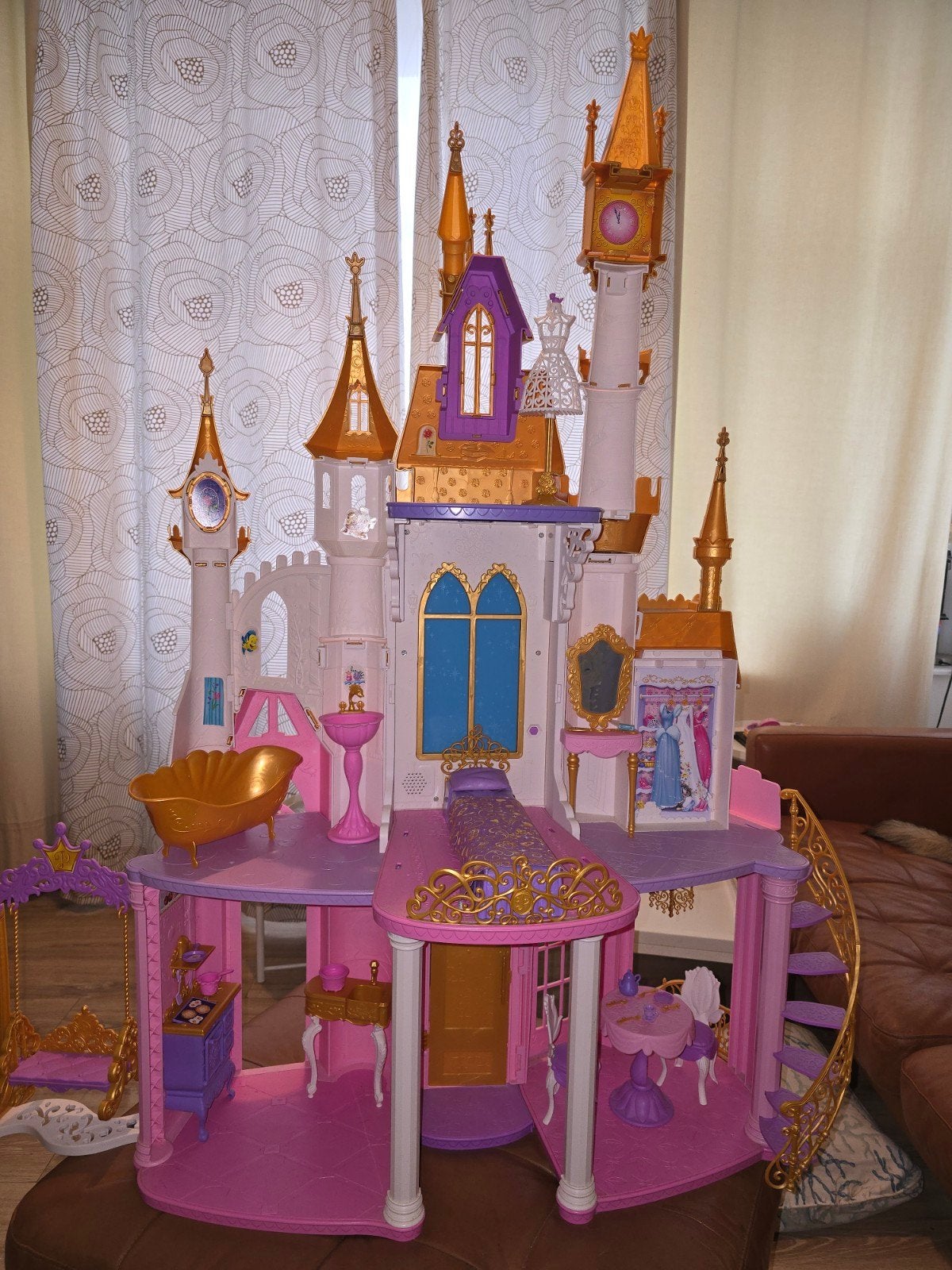 Disney Prinses Ultiem Feestkasteel met Muziek en Verlichting, Kinderen en Baby's, Ophalen, Zo goed als nieuw, Poppenhuis