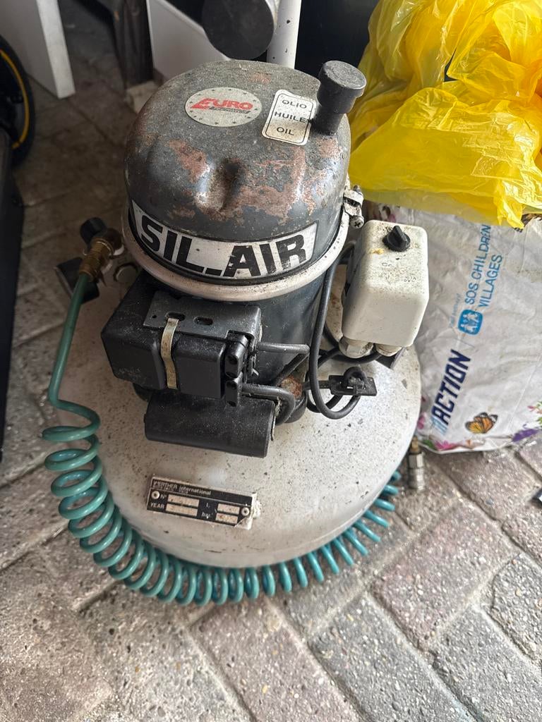 Werther International Sil-Air Compressor, Doe-het-zelf en Verbouw, Compressors, Gebruikt, Ophalen of Verzenden, Minder dan 200 liter/min