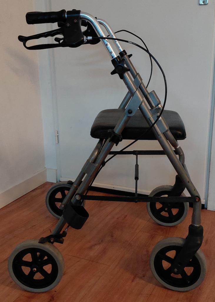 Rollator Merk: 'Elephantje' + ruime zitting  ( 7.5 kg ), Diversen, Rollators, Gebruikt, Lichtgewicht, Opvouwbaar, Ophalen