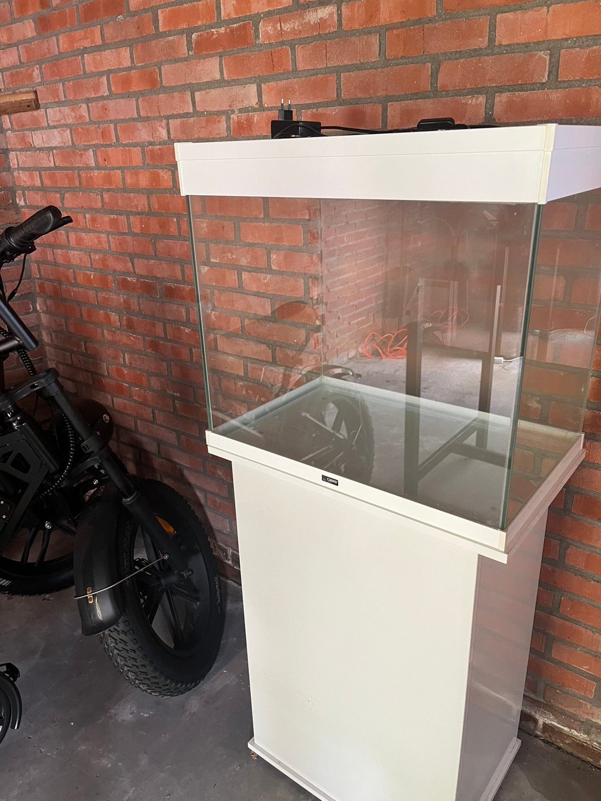 Ciano aquarium, Ophalen, Leeg aquarium