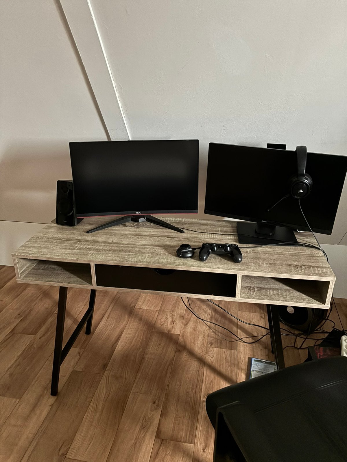 Bureau met bijpassend kastje leenbakker, Ophalen, Zo goed als nieuw