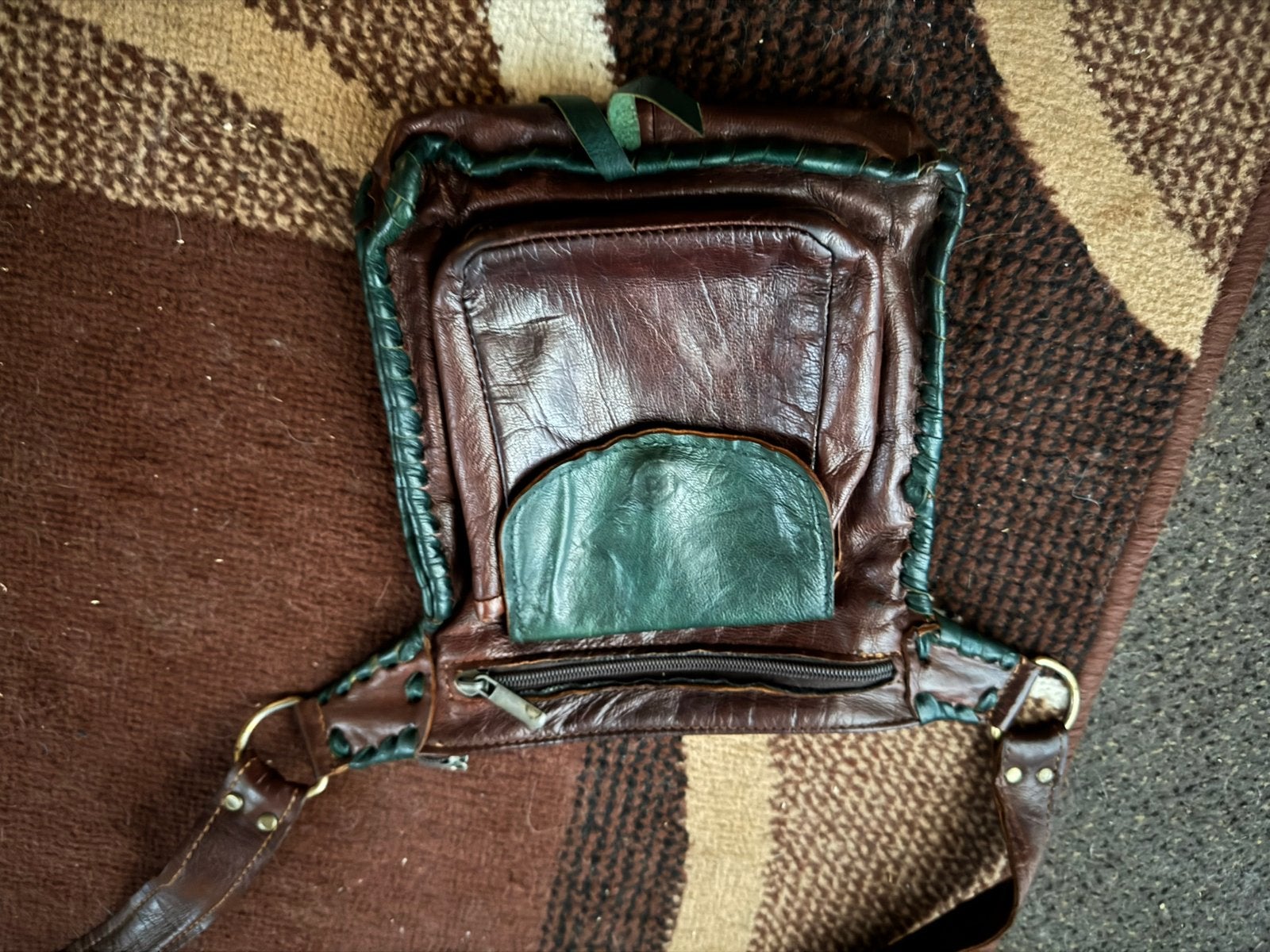 Vintage Leren Heuptasje - Bruin met Groene Details, Ophalen of Verzenden, Gebruikt, Bruin, Overige typen
