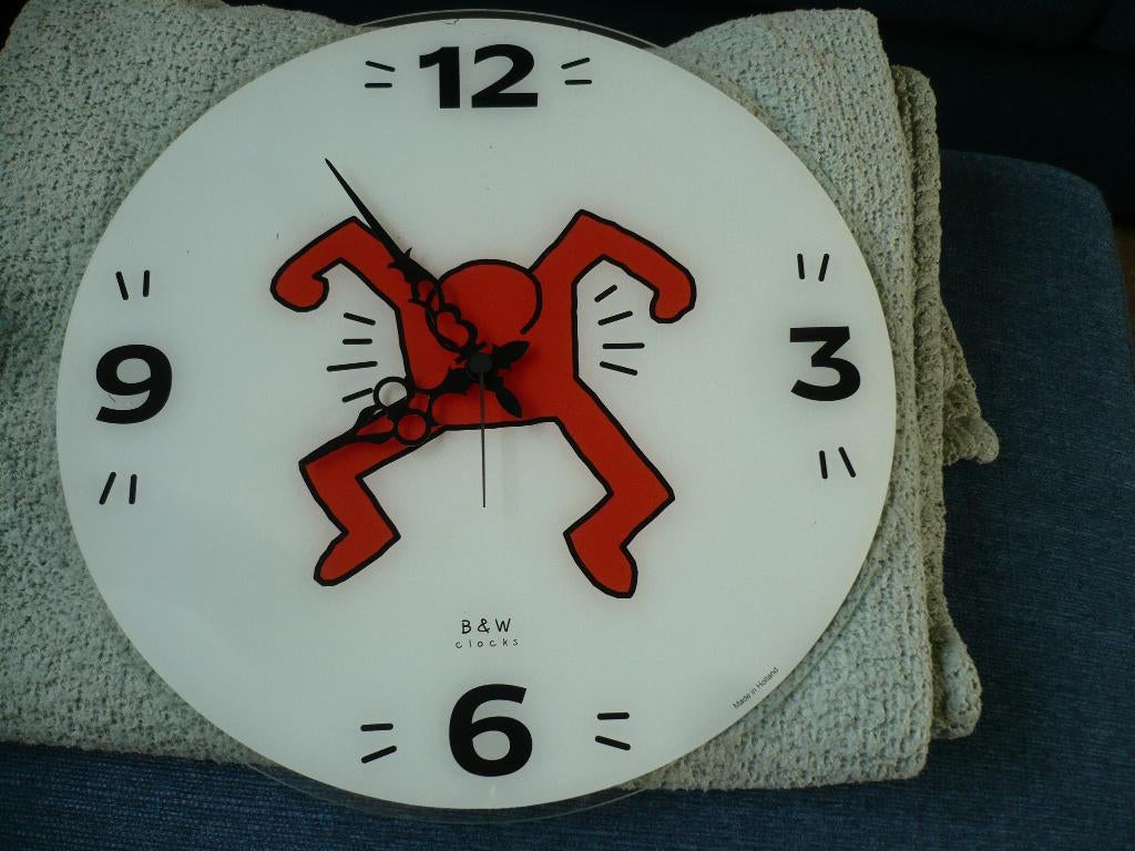 Wandklok Keith Haring motief (made in Holland), Antiek en Kunst, Ophalen of Verzenden