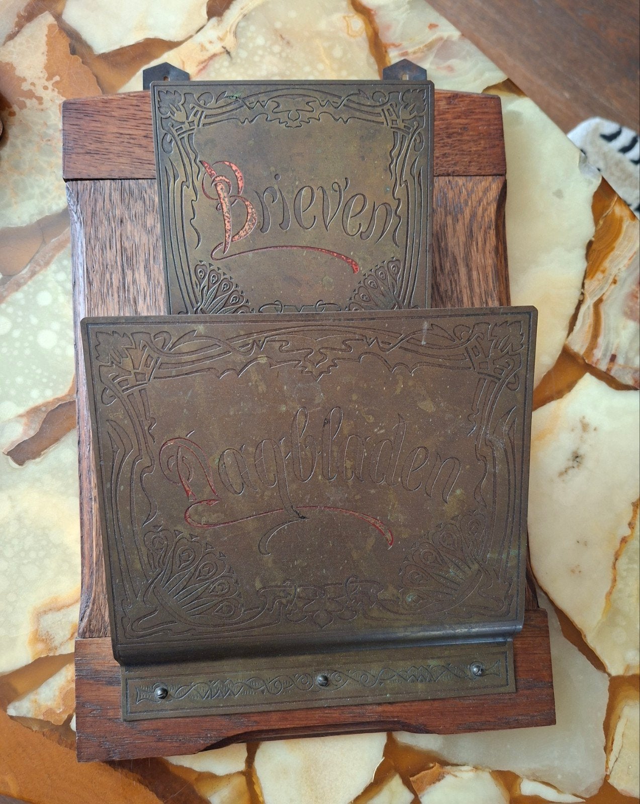 Antiek koper/messing met houten kranten en brievenhouder, Ophalen of Verzenden