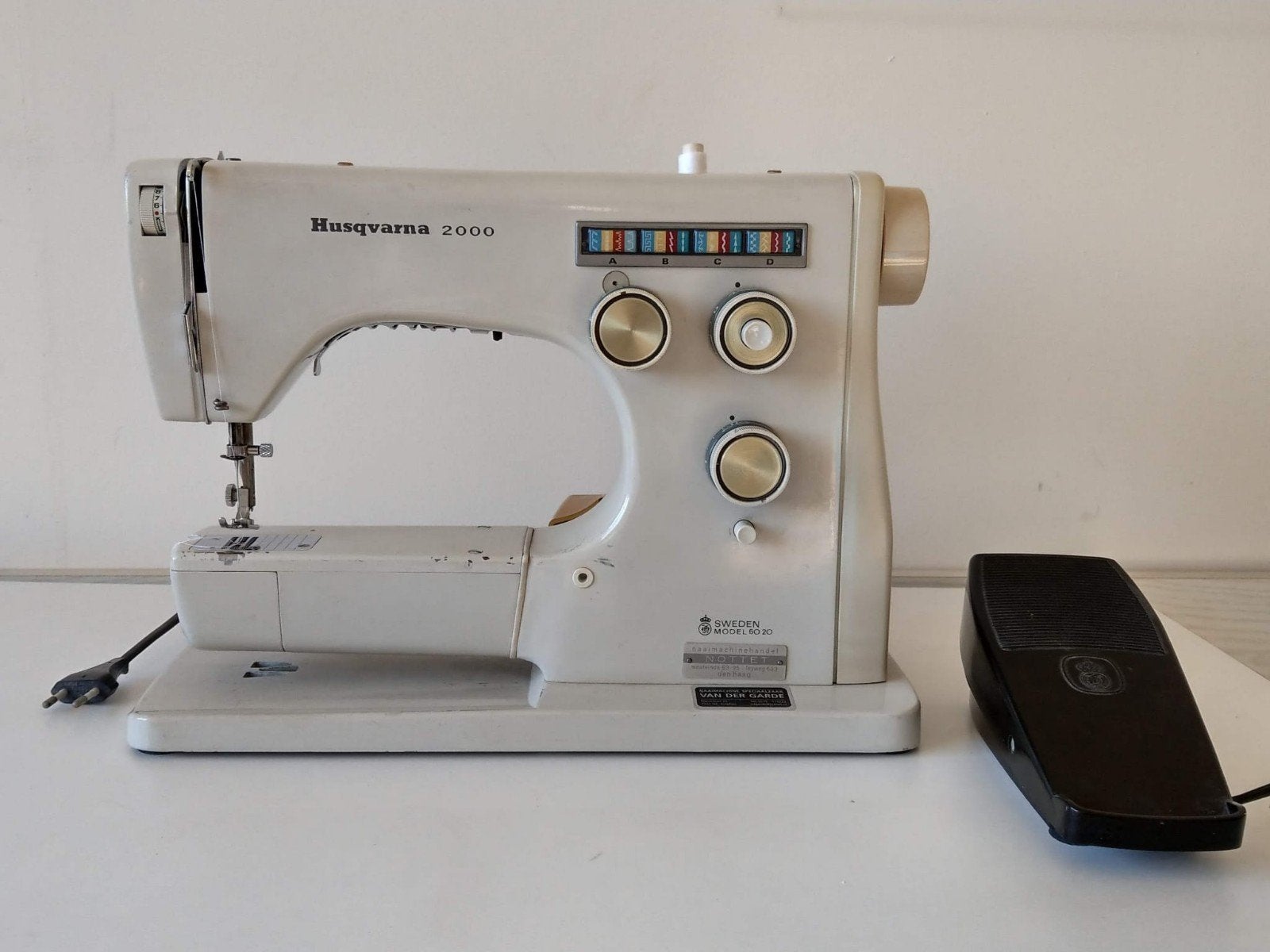 Husqvarna 2000 Naaimachine met accessoires en boekjes, Ophalen, Gebruikt, Naaimachine, Husqvarna