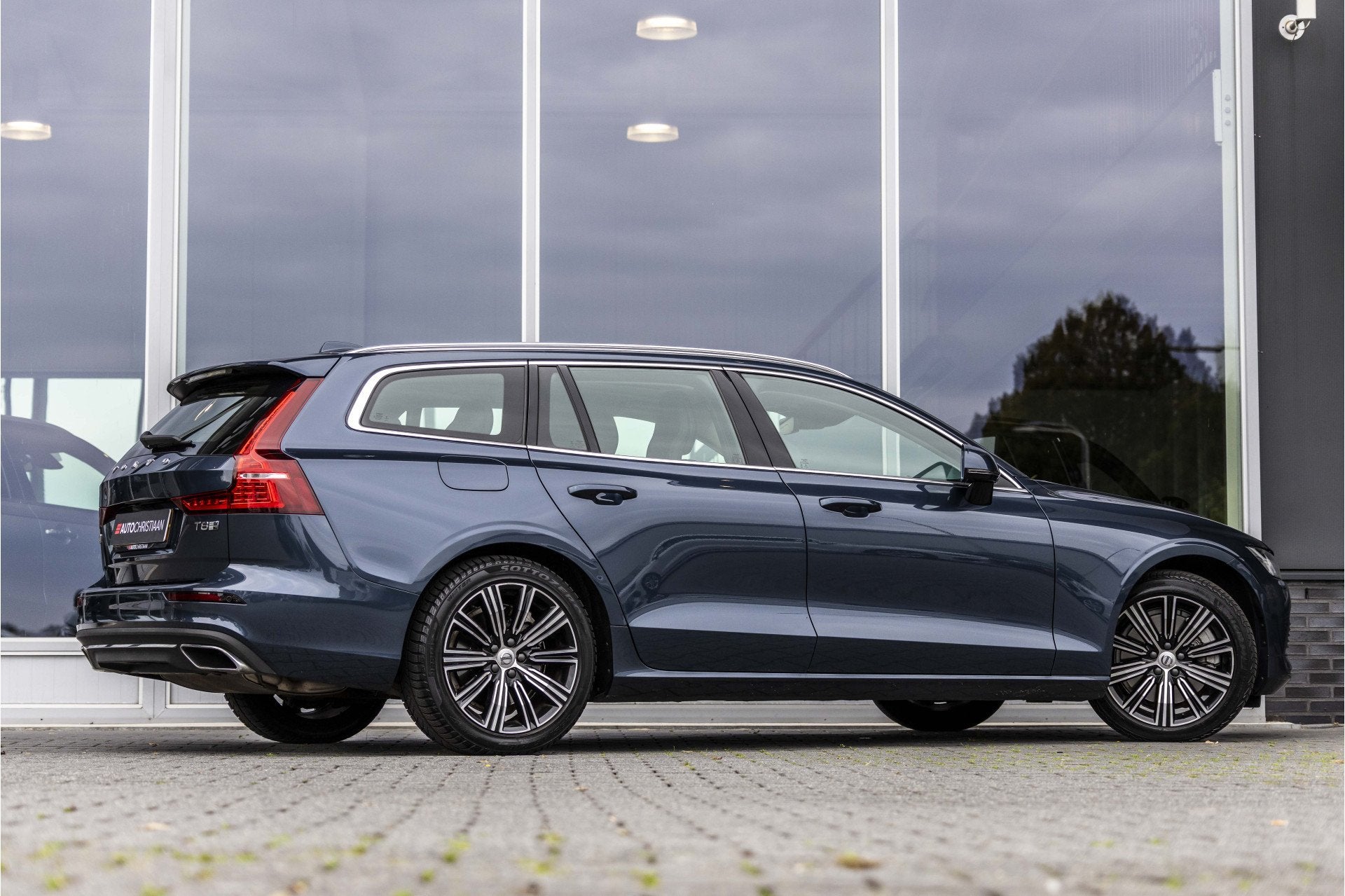 Volvo V60 2.0 T8 Twin Engine AWD Inscription | Pano | Bowers, Auto's, 12 maanden, 4 cilinders, Blauw, 1972 kg