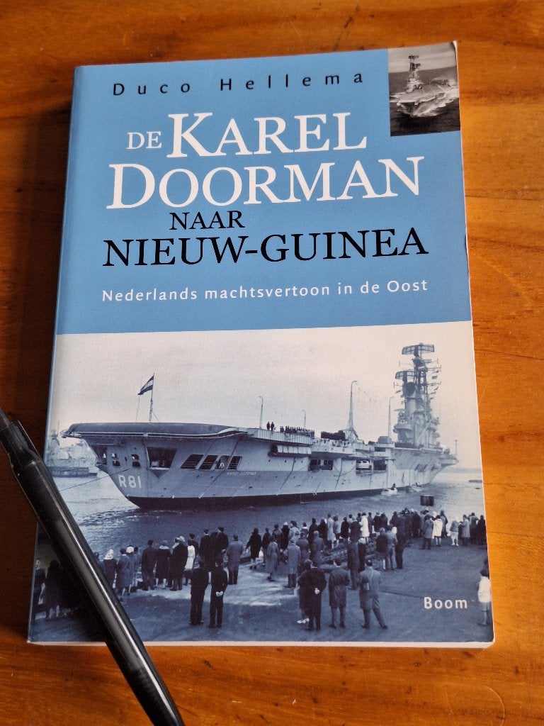 De Karel Doorman naar Nieuw-Guinea - Duco Hellema, Boeken, Duco Hellema, Marine, Ophalen of Verzenden, Zo goed als nieuw