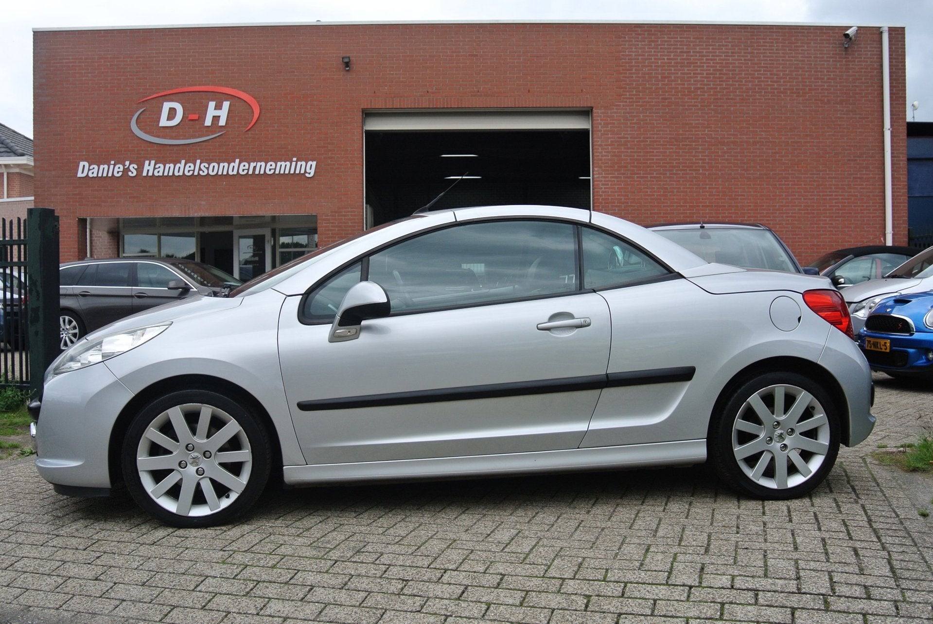 Peugeot 207 CC 1.6-16V T Féline leder apk 03-07-2027 inruil, Voorwielaandrijving, Gebruikt, 4 cilinders, 4 stoelen