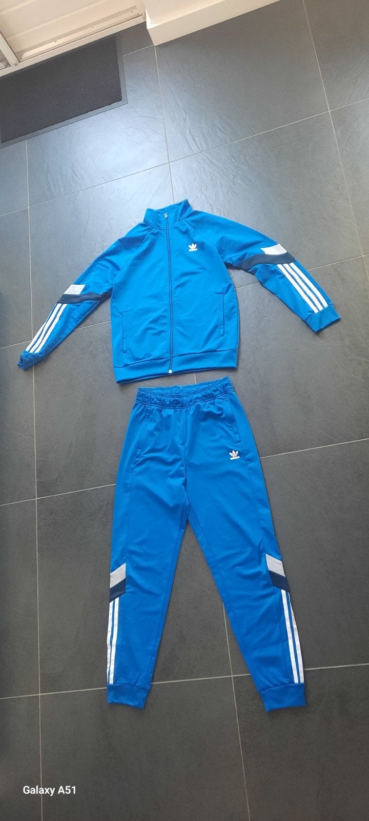 2x Adidas Trainingspak IZNS Maat 164 (13-14 jaar), Kinderen en Baby's, Adidas, Jongen of Meisje, Sport- of Zwemkleding, Ophalen of Verzenden