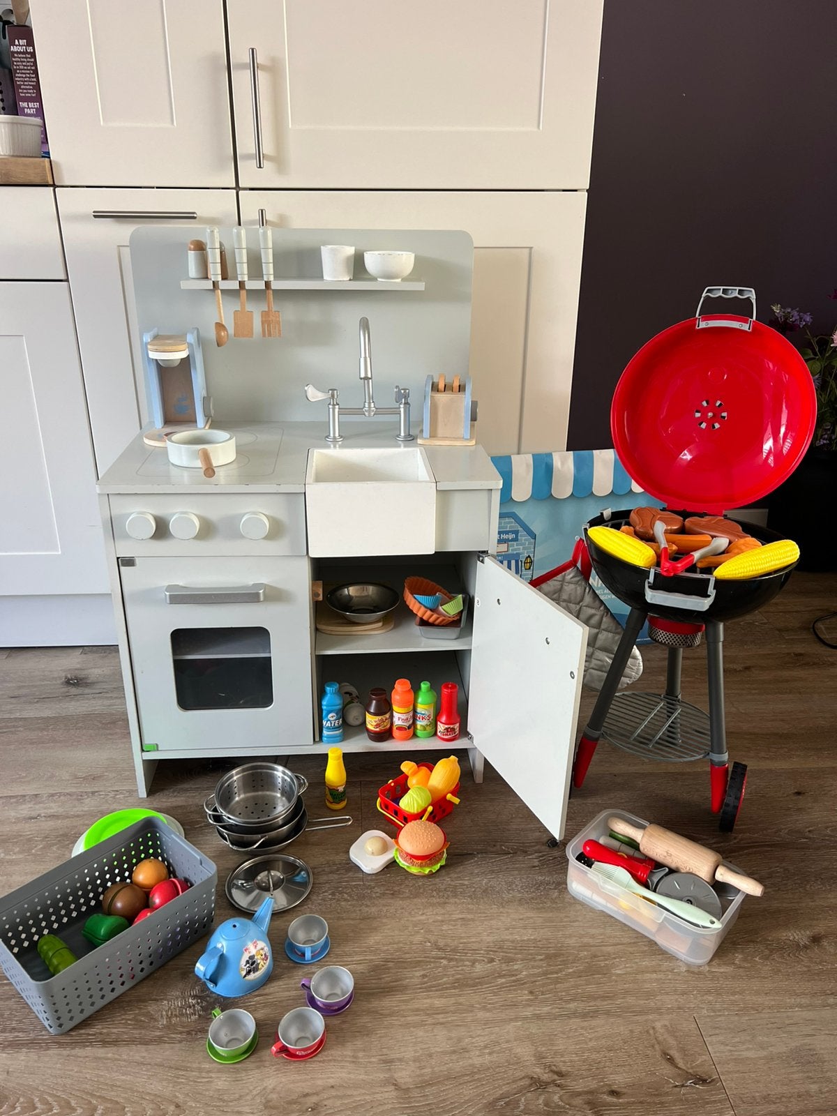 Keukentje, BBQ, AH winkeltje en veel toebehoren, Kinderen en Baby's, Ophalen, Gebruikt, Hout, Speelkeuken