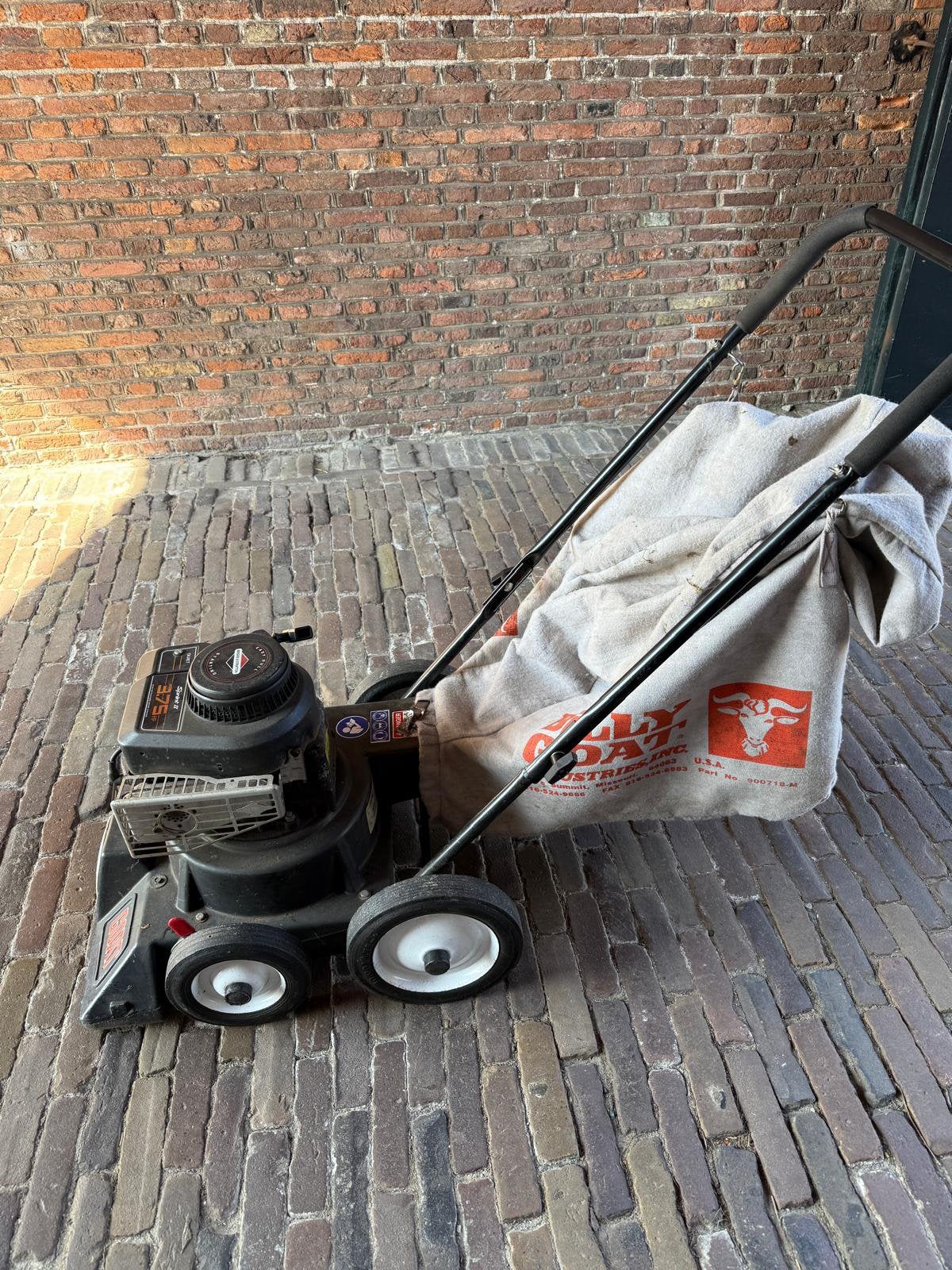 Bladzuiger Billy Goat 3.75 HP,, Ophalen, Gebruikt, Benzine, Met opvangzak