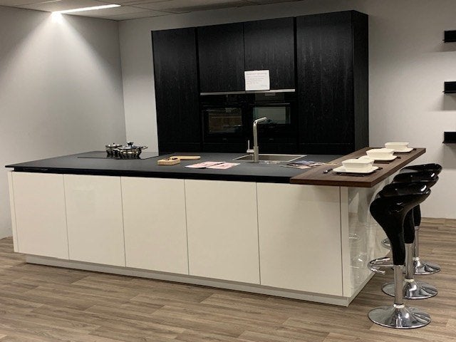 showroom keuken greeploos kastenwand , eiland en apparatuur, Wit, Overige typen, Nieuw, Ophalen of Verzenden