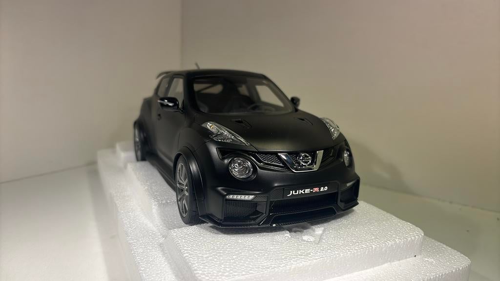 Nissan juke -R 2.0 black autoart 1.18