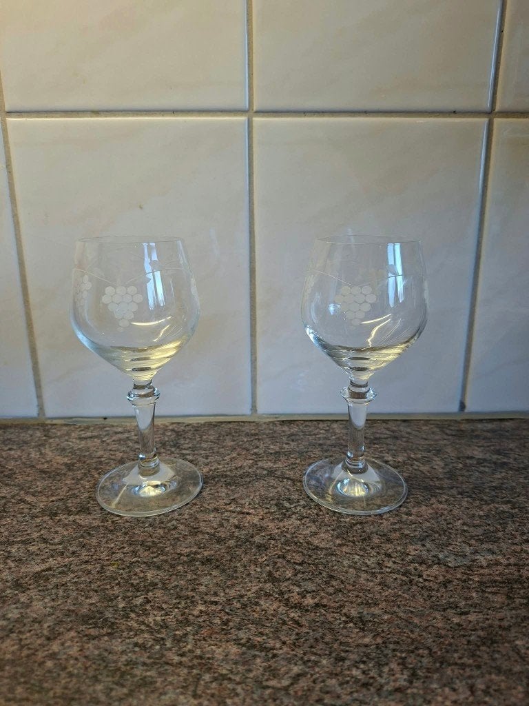 2 Vintage glazen met druivenprint, Ophalen
