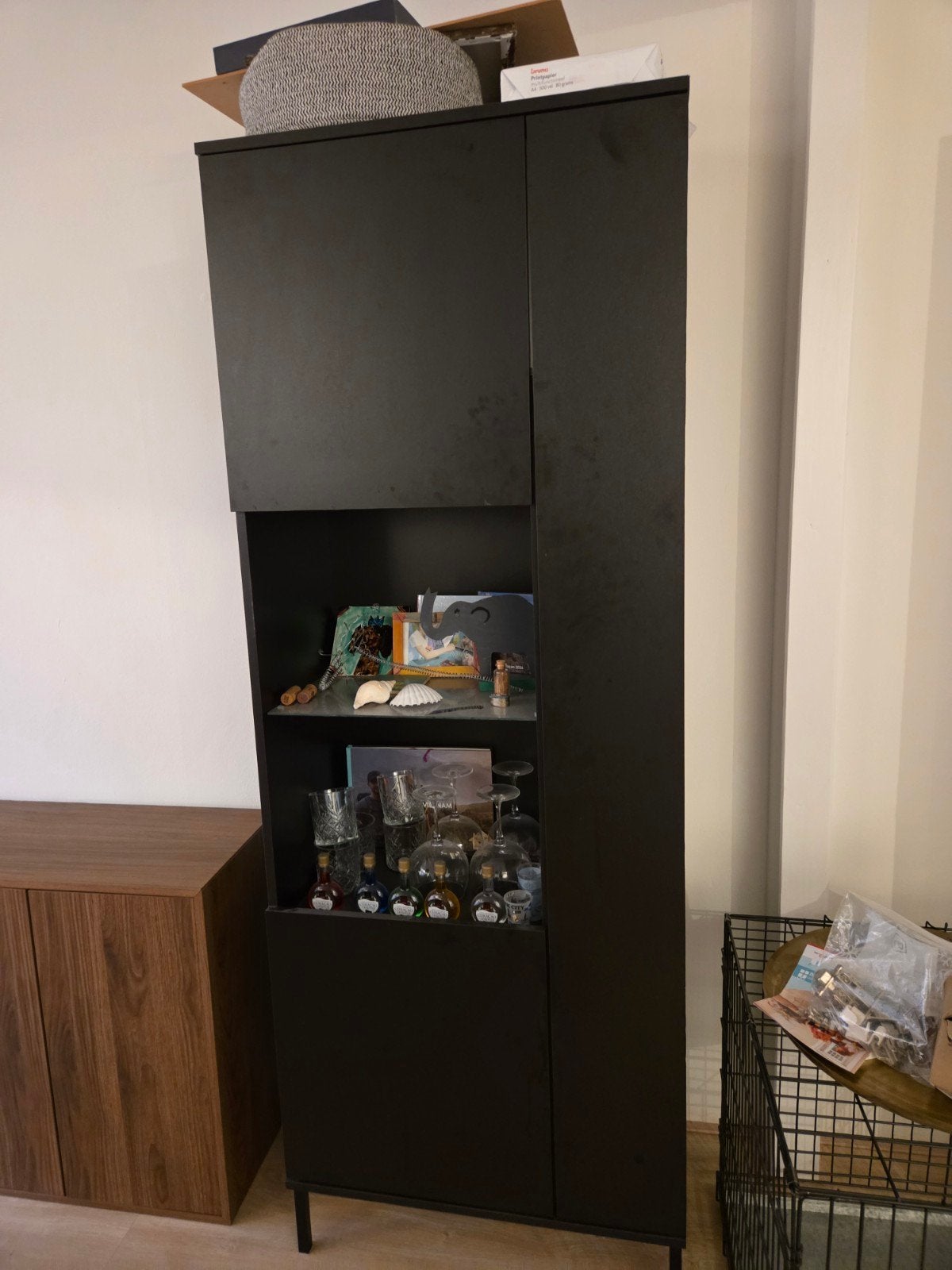 Zwarte kast te koop, Ophalen, Met deur(en), Overige houtsoorten, 50 tot 100 cm