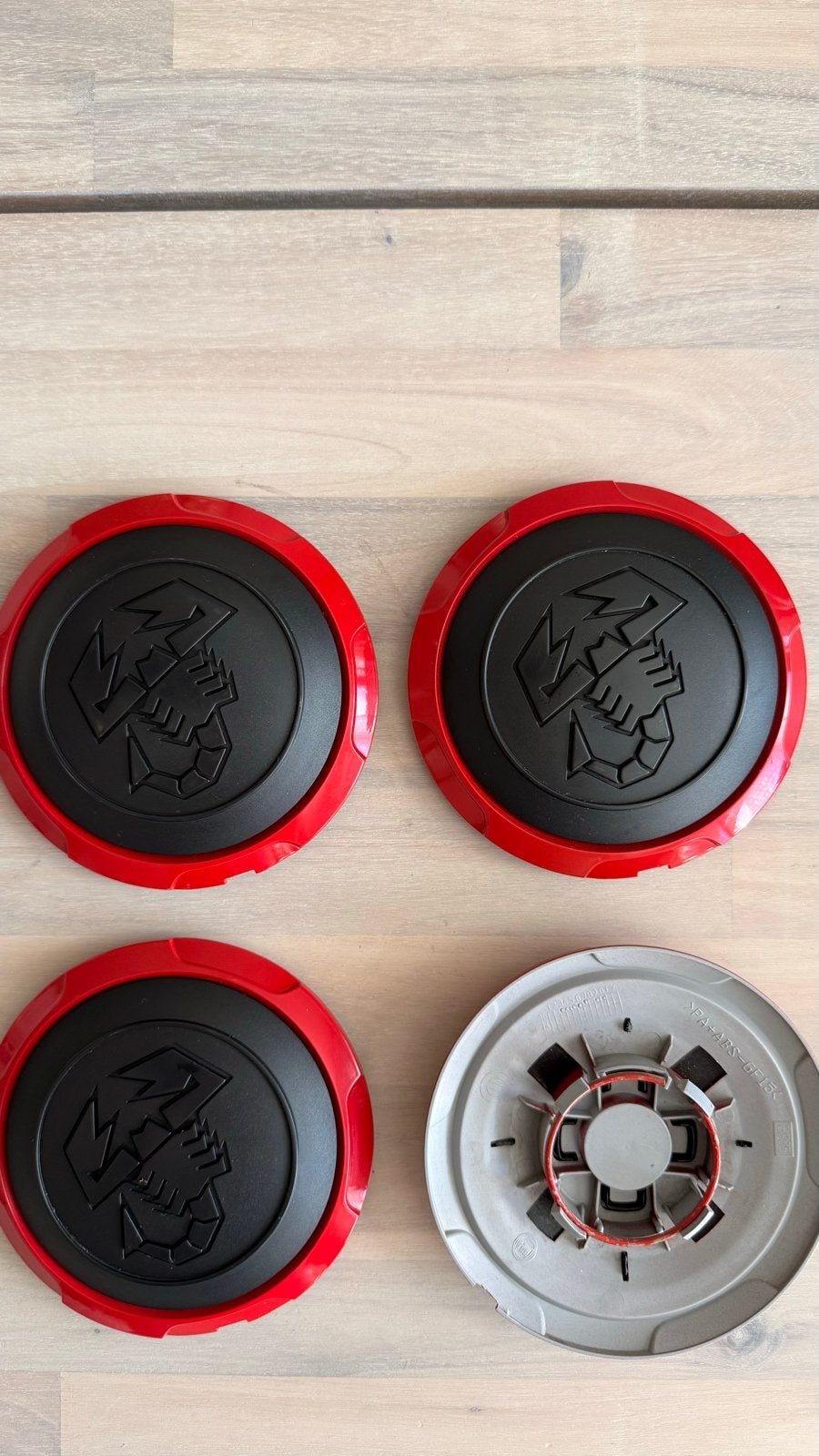 Originele Abarth naafdoppen voor velgen - Set van 4, Gebruikt, Velg(en), Ophalen of Verzenden, Personenwagen