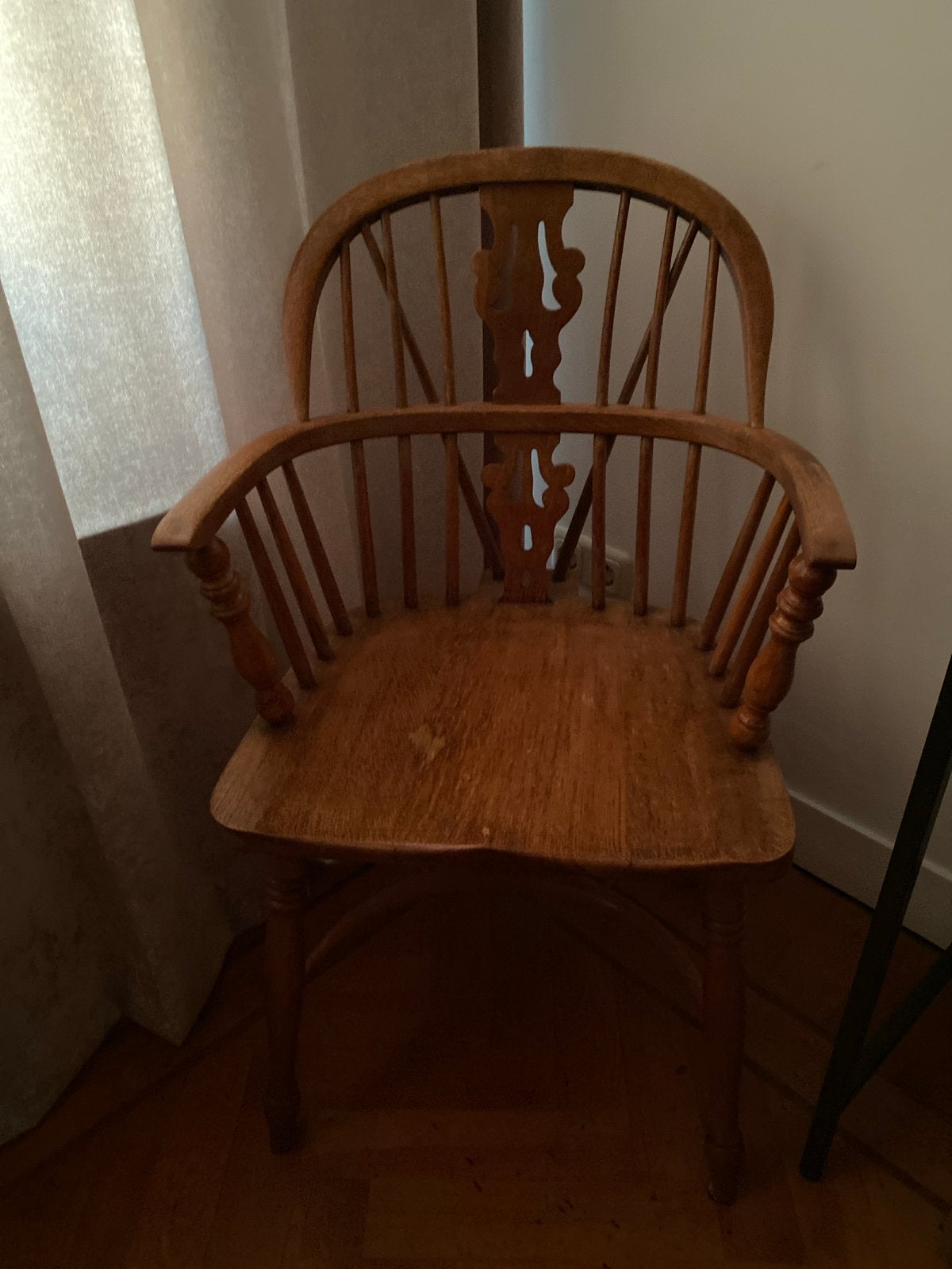 Moet weg: Vintage houten Windsor stoel met armleuningen, Ophalen