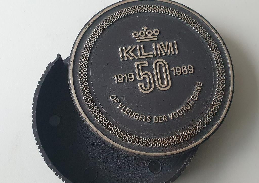 KLM onderzetters in houder 50 jaar KLM 1919 1969 zeer goed, Verzamelen, Ophalen of Verzenden, Zo goed als nieuw, Overige typen