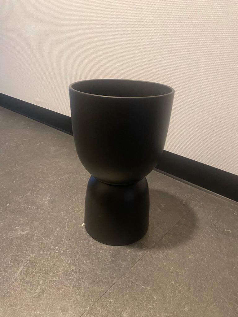 Stijlvolle Zwarte Bloempot - Modern Design, Kunststof, Binnen, Ophalen of Verzenden, Zo goed als nieuw