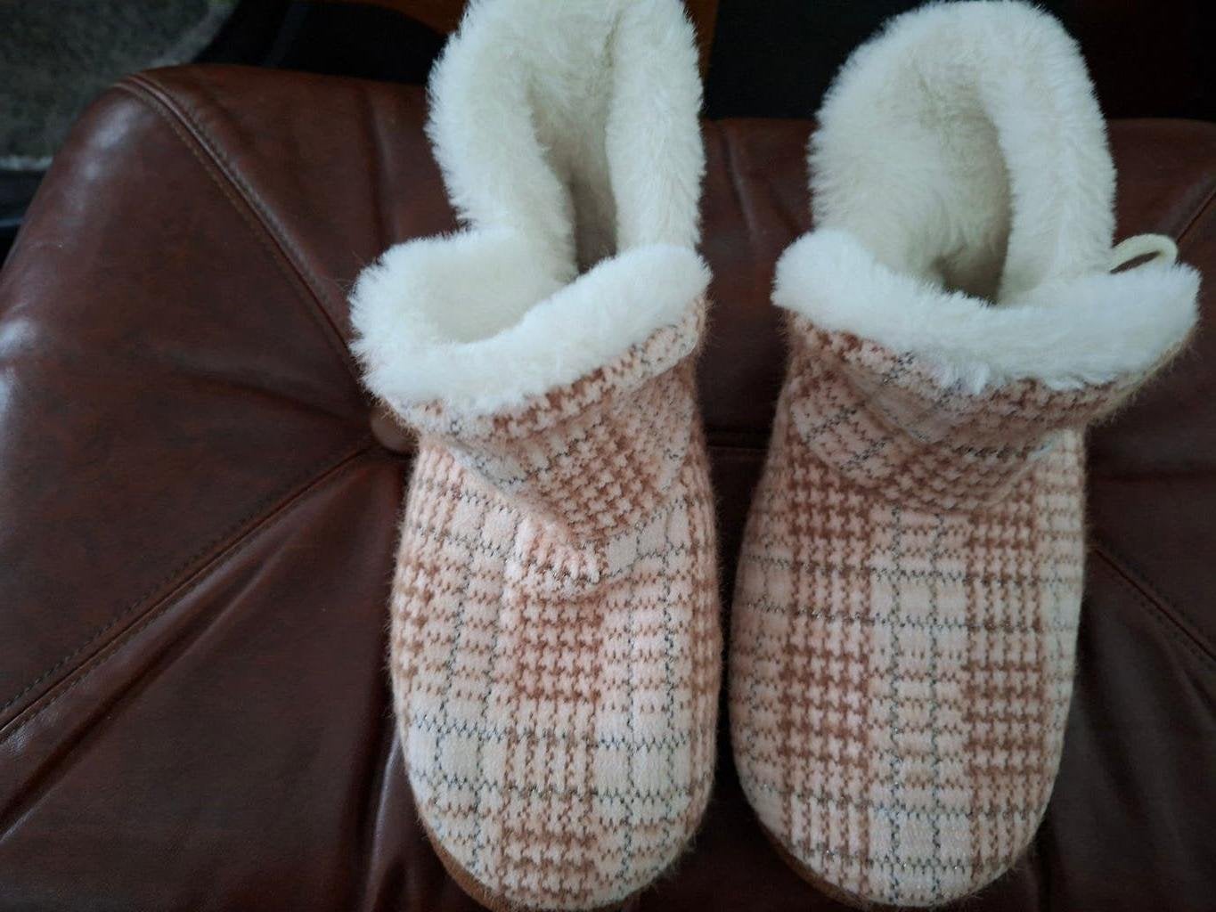 Pantoffels - maat 36/37, Ophalen of Verzenden, Zo goed als nieuw, Meisje, Overige typen