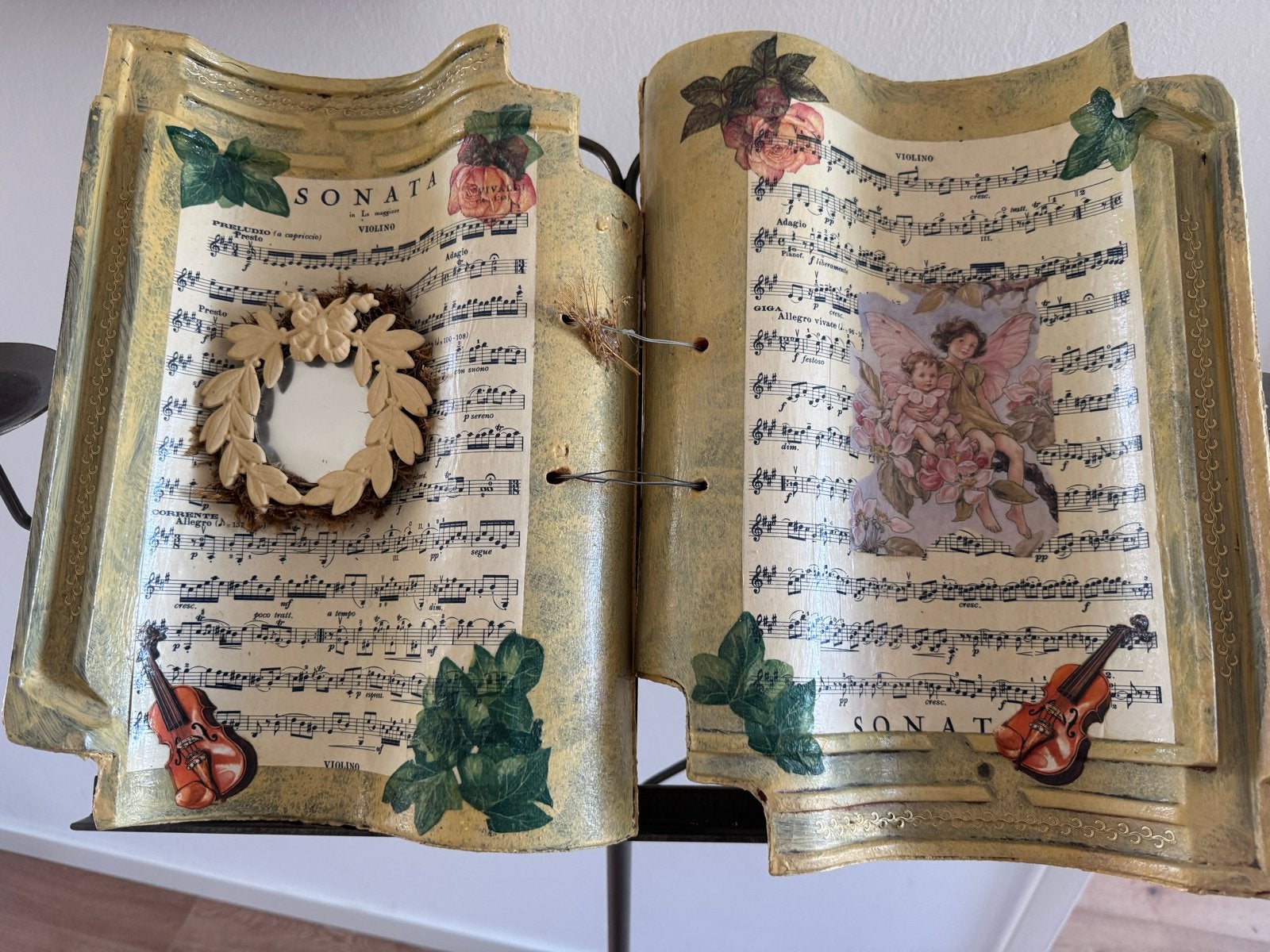 Decoratieve bladmuziekstandaard met engeltjes, Muziek en Instrumenten, Ophalen of Verzenden, Gebruikt