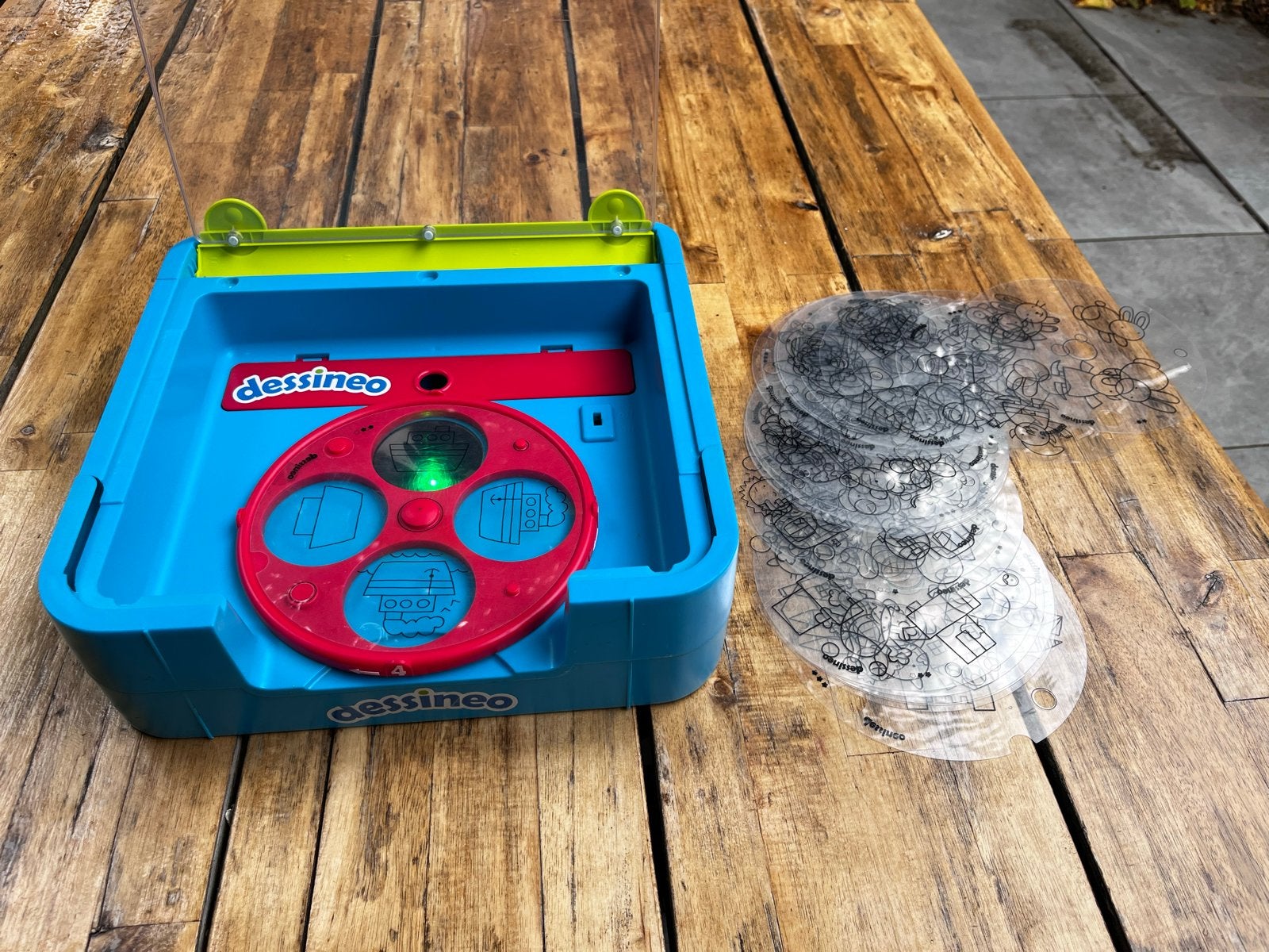 Dessineo Tekenprojector met Licht en Tekensjablonen, Kinderen en Baby's, Ophalen, Gebruikt, Knutselen, Met licht