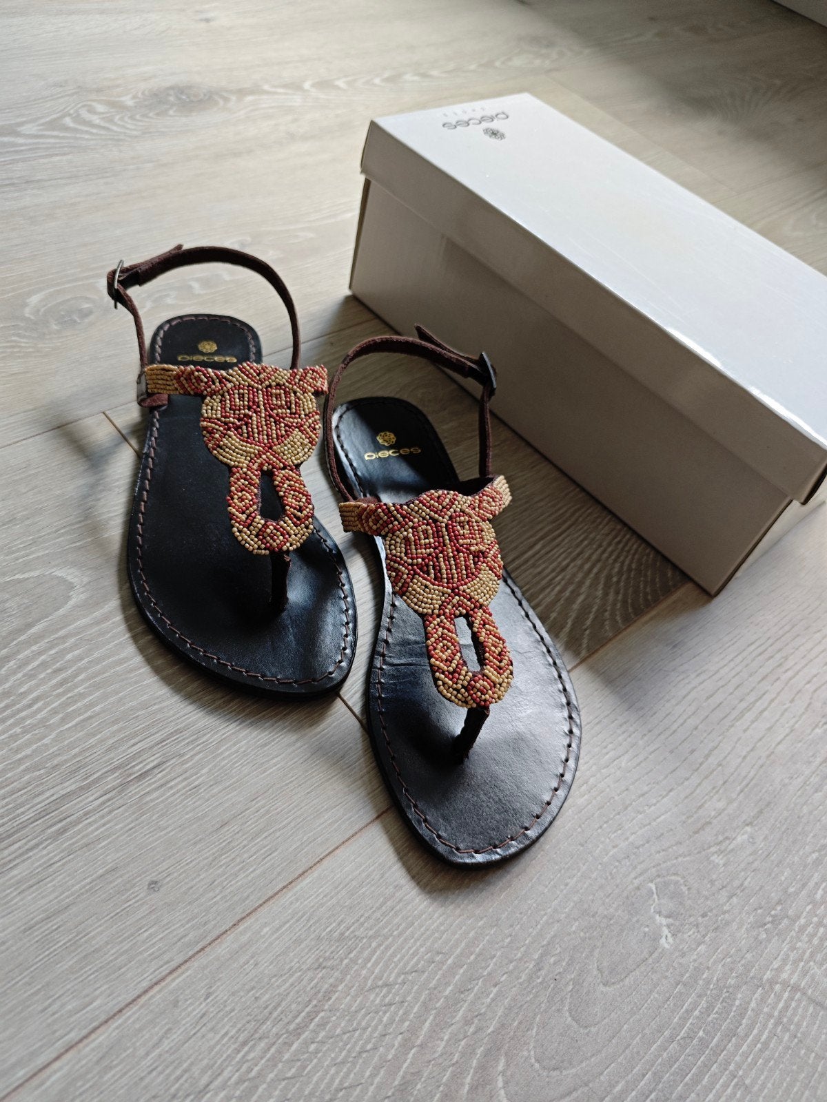 !!! LEREN SANDALEN, NIEUW, MT 38 !!!, Kleding | Dames, Schoenen, Ophalen of Verzenden, Zo goed als nieuw, Sandalen of Muiltjes