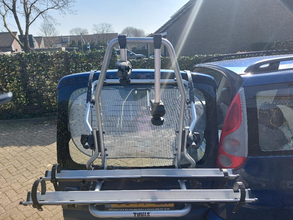 ZGAN Thule ClipOnHigh 9105 voor 2 fietsen op achterklep, Auto diversen, Fietsendragers, Ophalen, 2 fietsen, Zo goed als nieuw